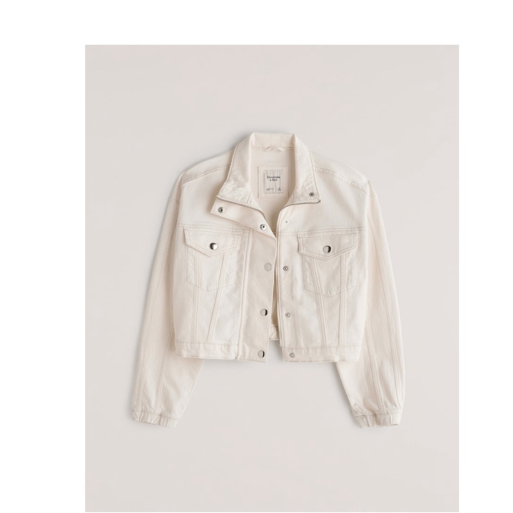 Drapey mockneck denim jacket 🤍